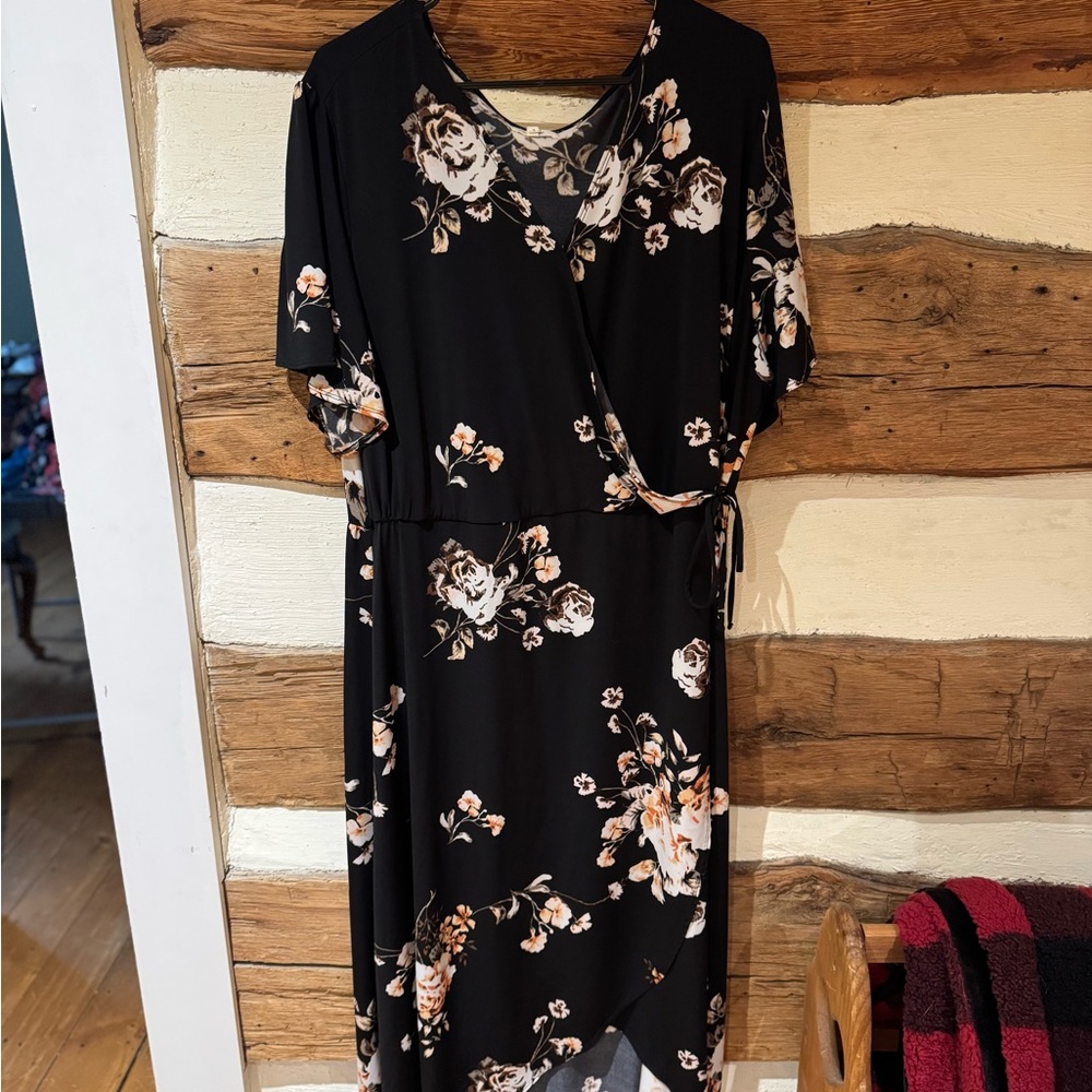 Maurices Black Floral Short Sleeve Sundress